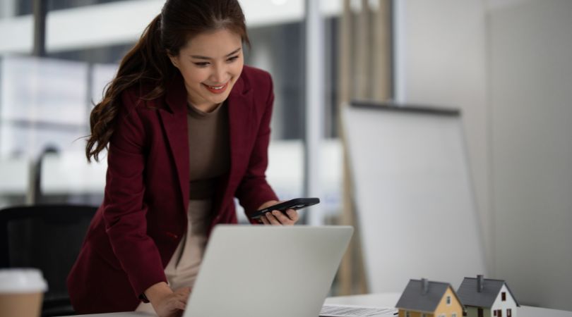 property%20manager%20laptop